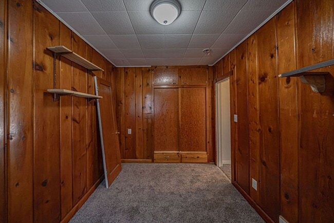 Building Photo - 3 bed 1 bath home recently renovated.