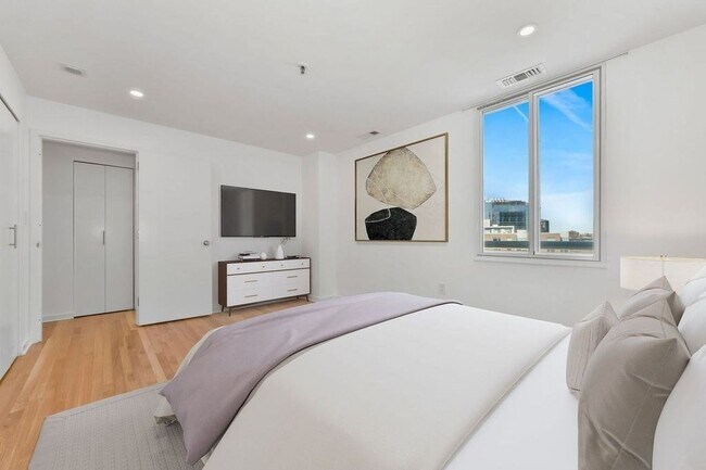 Building Photo - 4 Canal Park