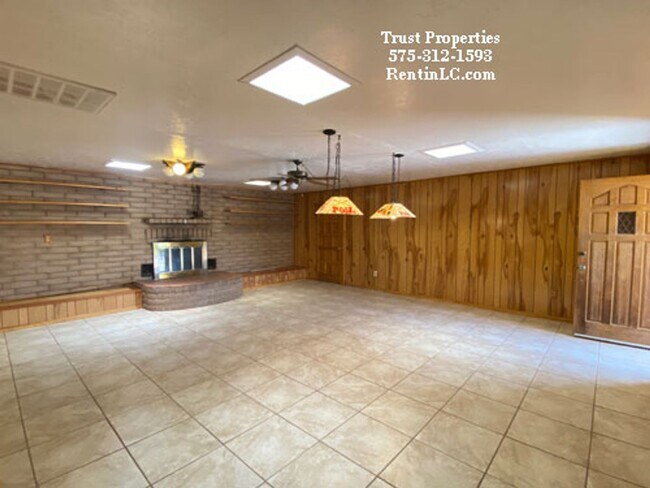 Building Photo - Large Country Home  4 bed/2 bath