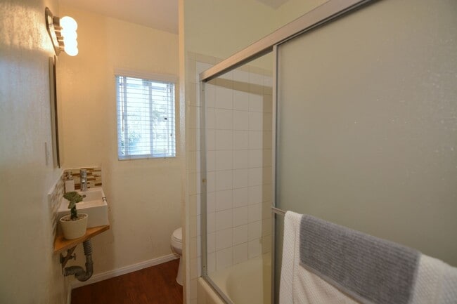 Building Photo - Kensington_Upper level Spacious 1Bed 1Bath reserved parking