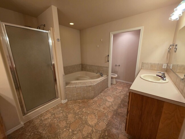 Building Photo - One-Story Home with Sound View in a Desira...