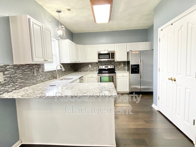 Building Photo - 913 Foxboro Dr