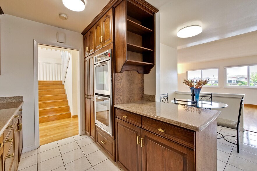 Building Photo - 255 Shearwater Is