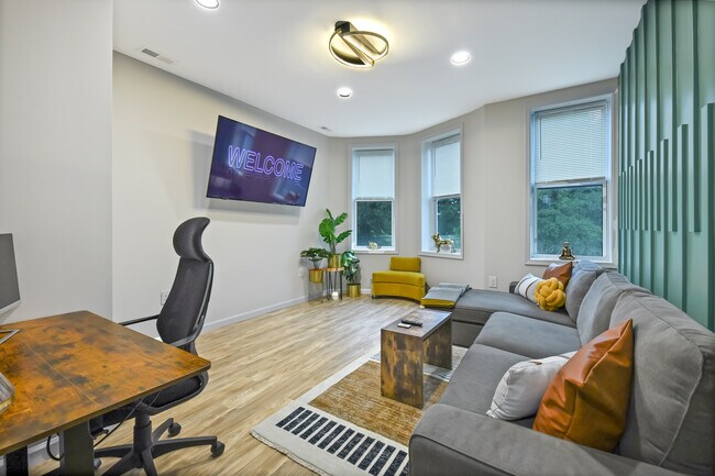 Building Photo - 3022 Auchentoroly Ter