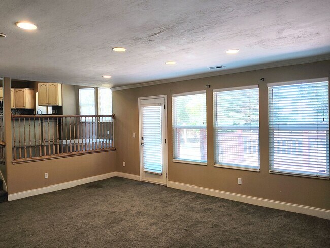 Building Photo - Great 4 Bd 3 Bath Home in Draper