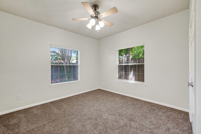Building Photo - 6118 N Fawnlake Dr