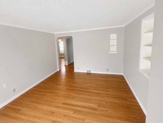 Building Photo - 24550 Puritan Ave