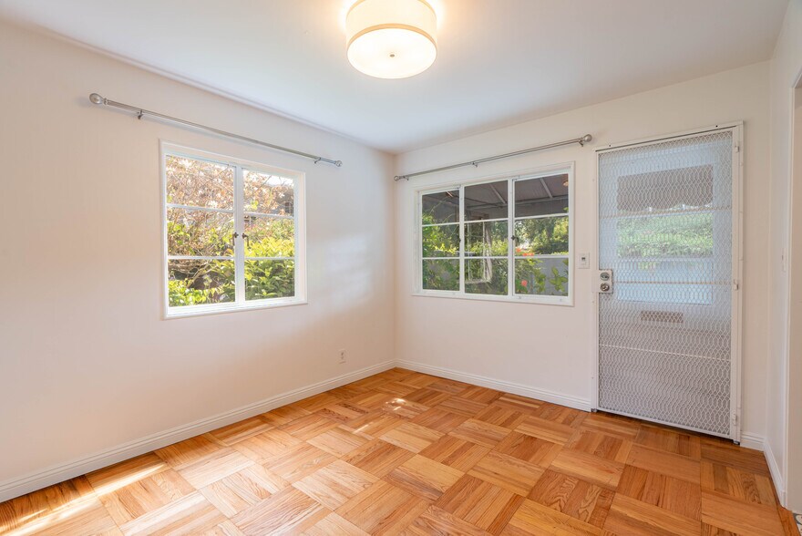 Building Photo - 5161 Village Grn