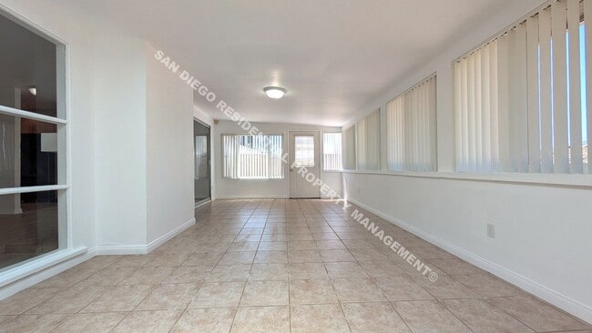 Building Photo - Spacious 3-Bedroom, 2-Bath Home Near the B...