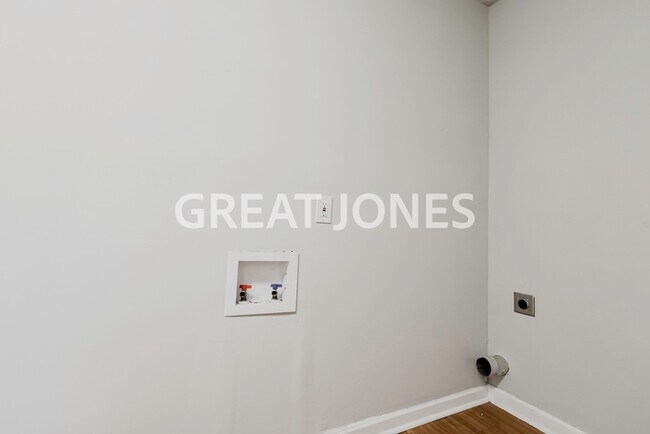 Building Photo - Charming 3 Bedroom in Columbus!