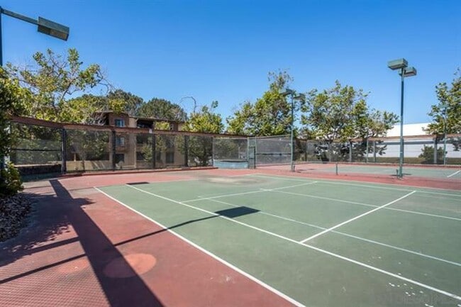 Building Photo - Spacious 2 Bed / 2 Bath Condo in Prime UTC/La Jolla Location!