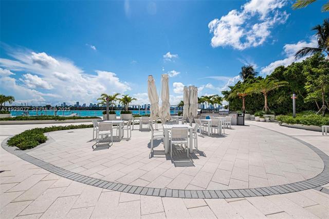 Building Photo - Mirador 1000 Condo