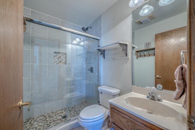 Building Photo - 409 Barcus Rd