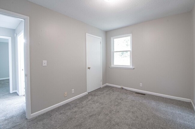 Building Photo - 808 Helton Dr