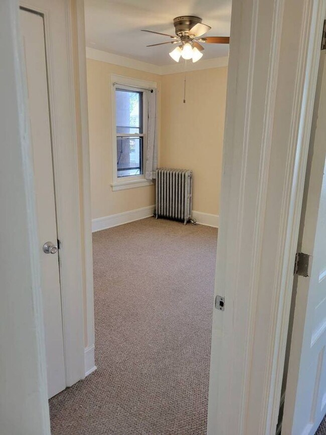 Building Photo - Newly Renovated 3-Bedroom Upper Flat Near ...
