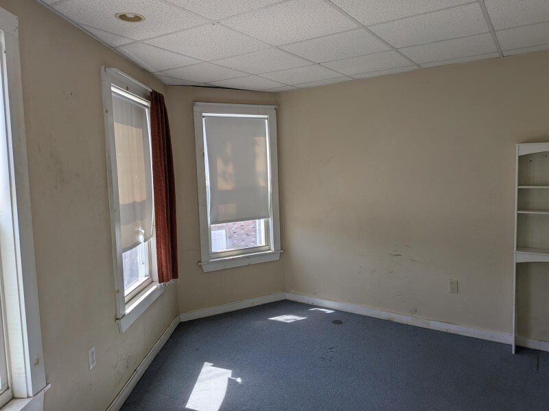 Building Photo - 437 Bay St
