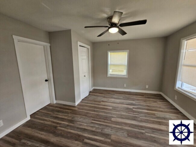 Building Photo - 255 Nelle Ave