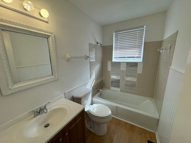 Building Photo - 3 Bedroom, 1 Bath House East Nashville!