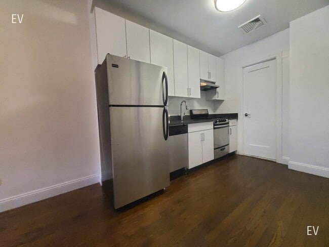 Building Photo - 37 E 65th St