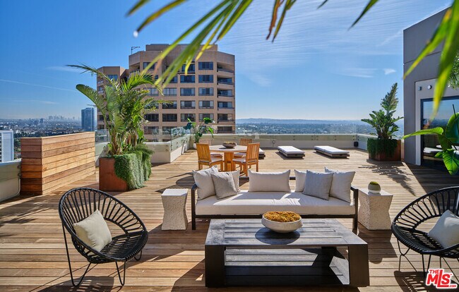 Building Photo - 10445 Wilshire Blvd