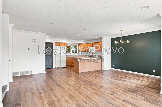 Building Photo - 1285 Alpine Way