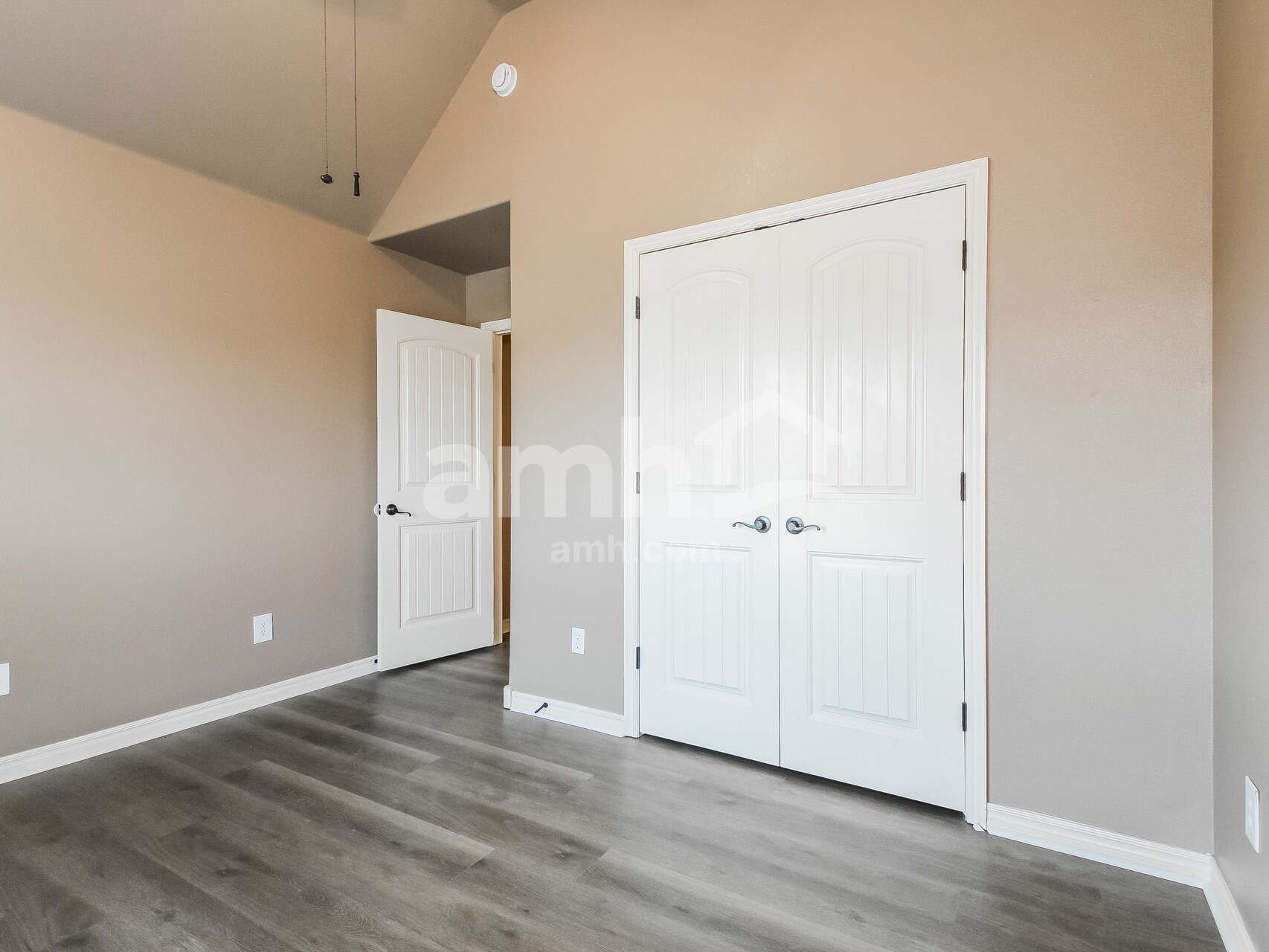 Building Photo - 1628 East Edgewater St S