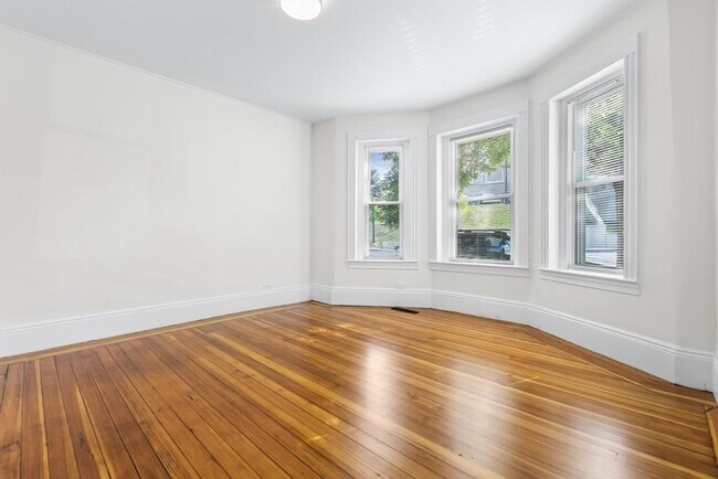 Building Photo - 305 Medford St