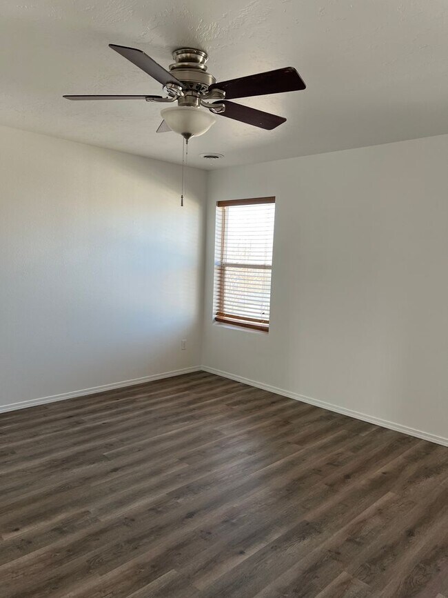 Building Photo - Coming soon! 4 bed 2.5 bath home in Meridian