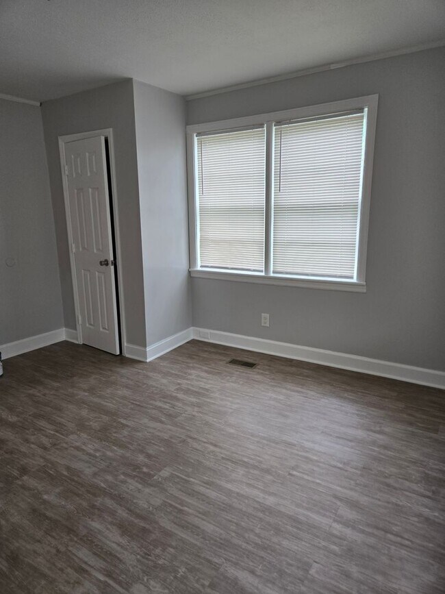Building Photo - 4 Bedroom; 2 Bath home with Central Heatin...
