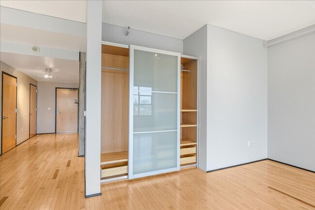 Building Photo - Modern Pearl District Condo – 1 Bedroom + ...