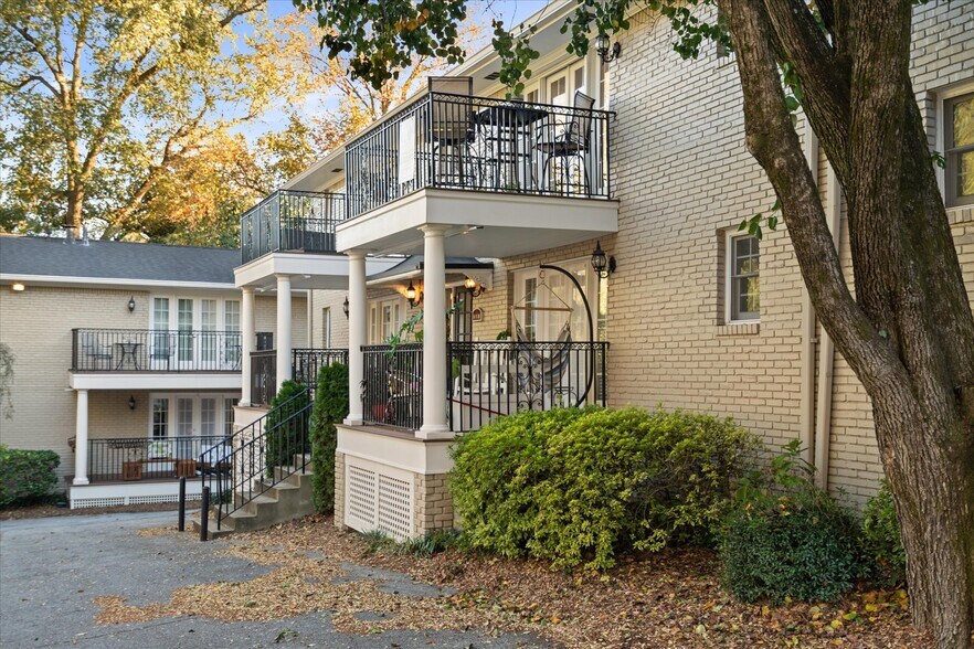 Building Photo - 869 Briarcliff Rd NE