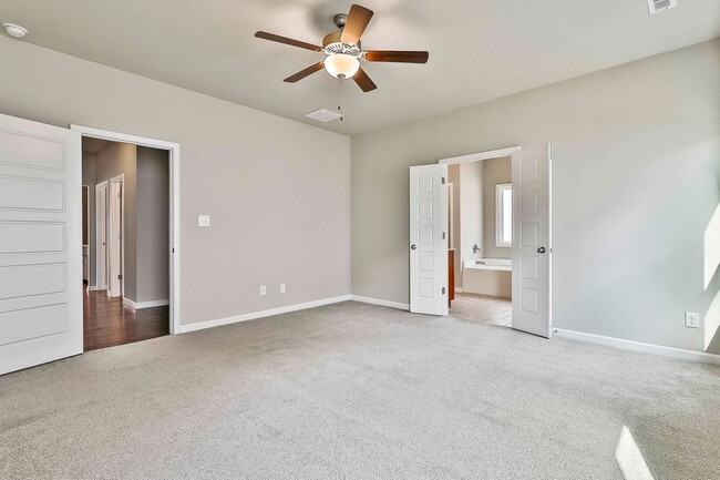 Building Photo - Spacious 5BR Home in Senoia — Golf Cart to Downtown