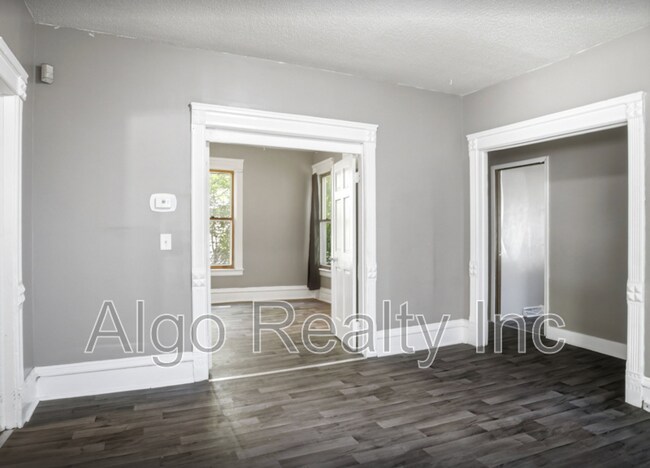 Building Photo - 2923 N Girard Ave