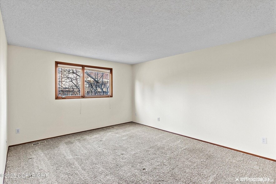 Building Photo - 2220 Sentry Dr