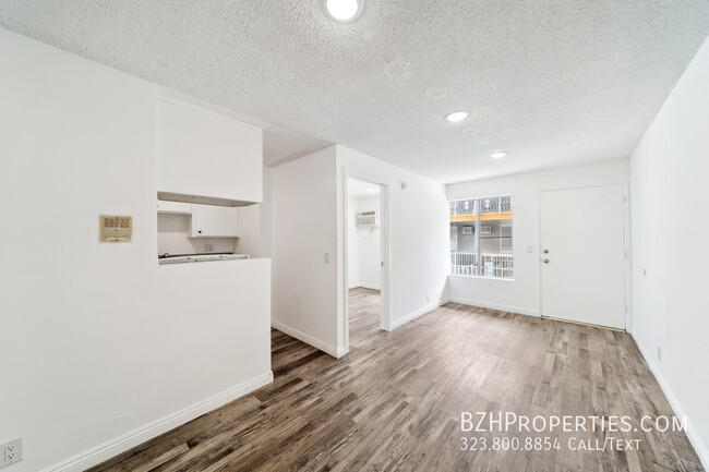 Primary Photo - 7076 Lanewood Ave