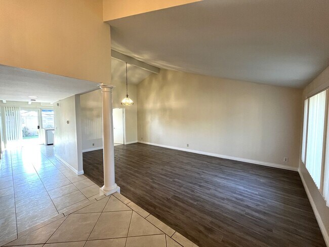 Building Photo - Spacious 3-Bedrooms, 2-Bath Home Plus Offi...
