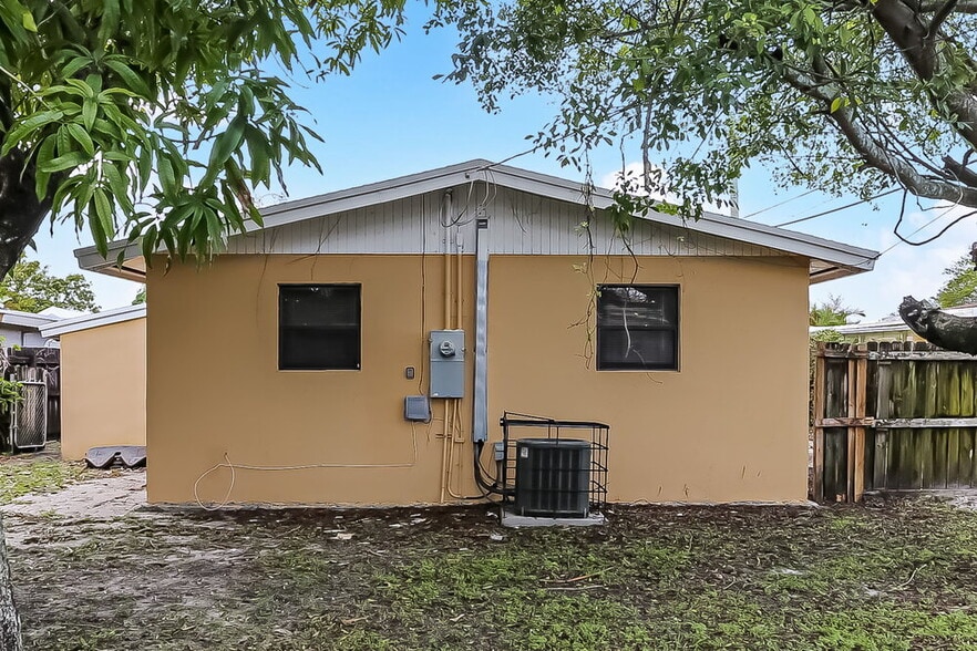 Building Photo - 1270 NW 29th Terrace