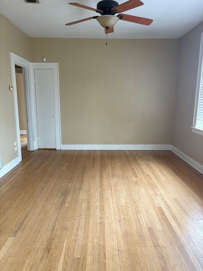 Building Photo - Beautiful South Highlands Duplex