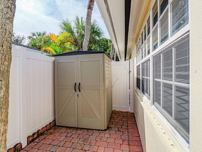 Building Photo - 922 Pirate Cove Ln