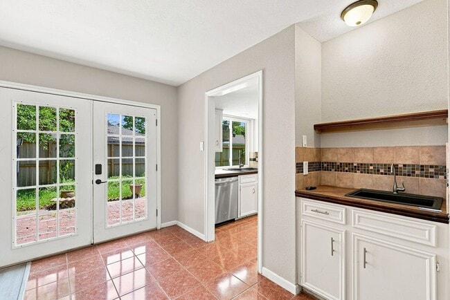 Building Photo - 15706 Cavendish Dr
