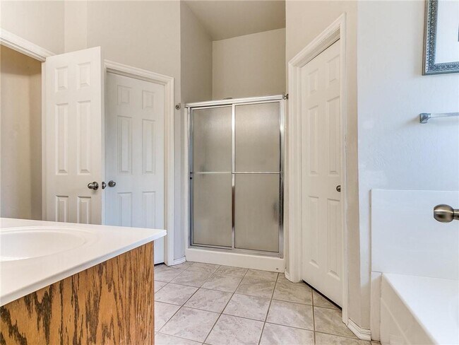 Building Photo - 4817 Montrose Dr