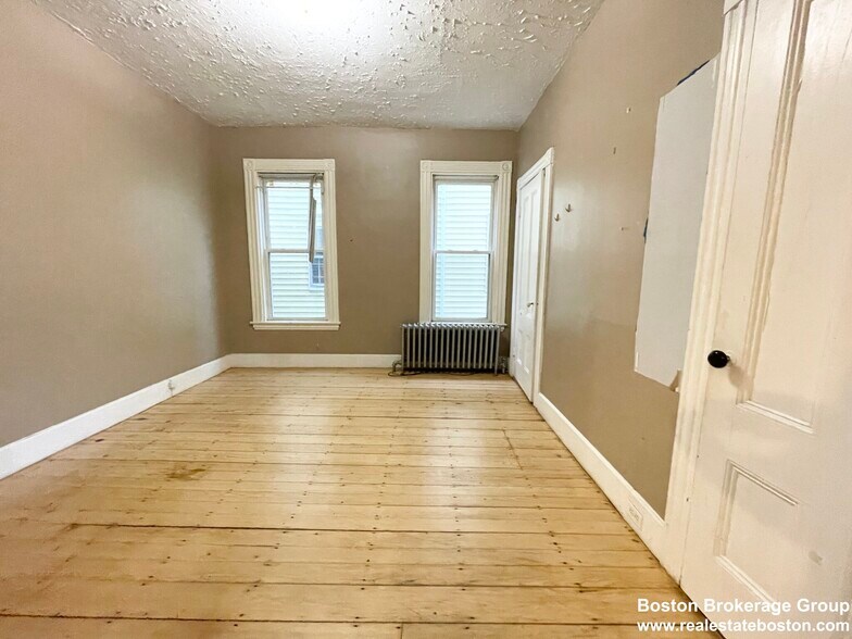 Building Photo - 61 Hillside St