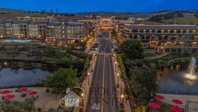 Building Photo - Stunning Single Story Rental in Guard Gate...