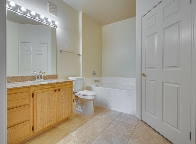 Building Photo - 2 bedroom - 2 Bath - 2 car Garage - Gated ...