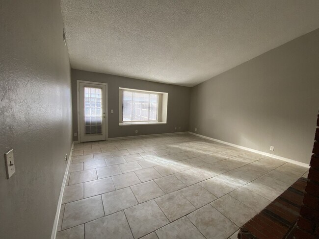 Building Photo - One Story, Union schools, New Paint and Carpet.