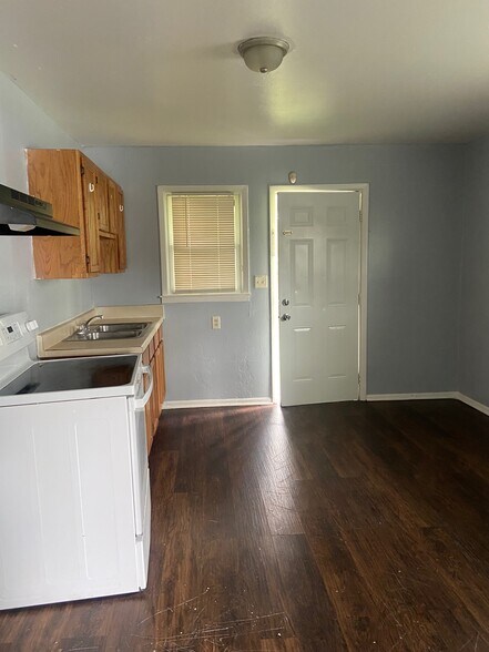 Building Photo - 228 15th Ave SW