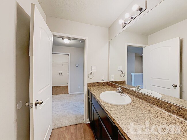 Building Photo - 17142 Common Point Dr