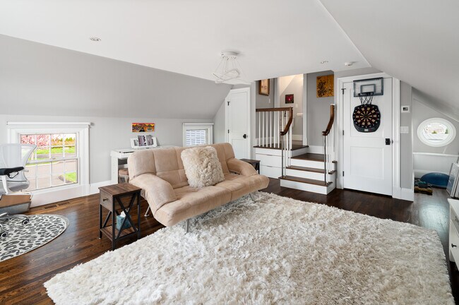 Building Photo - 187 Dolphin Cove Quay