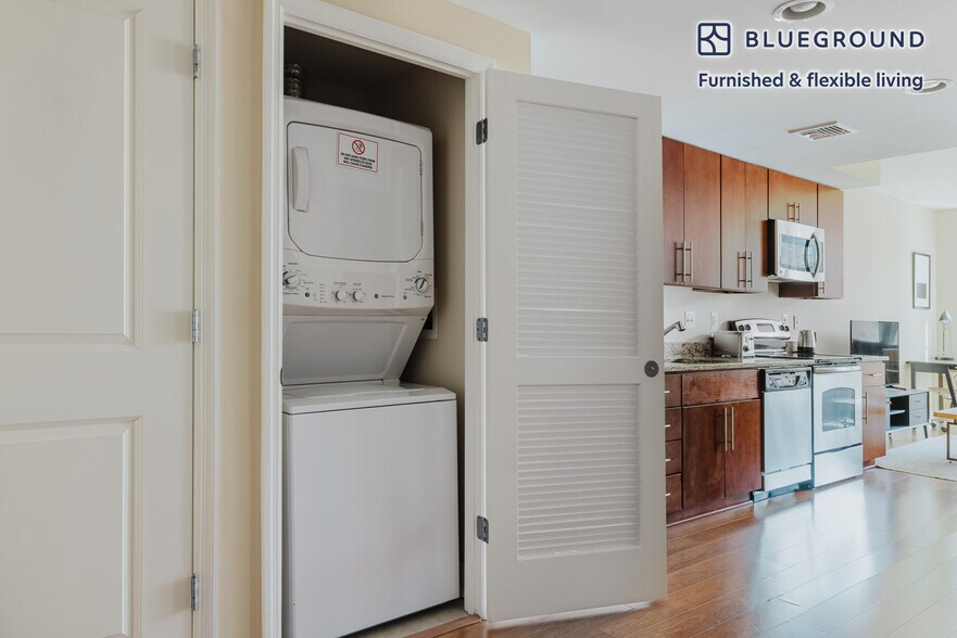 Building Photo - 425 L St NW