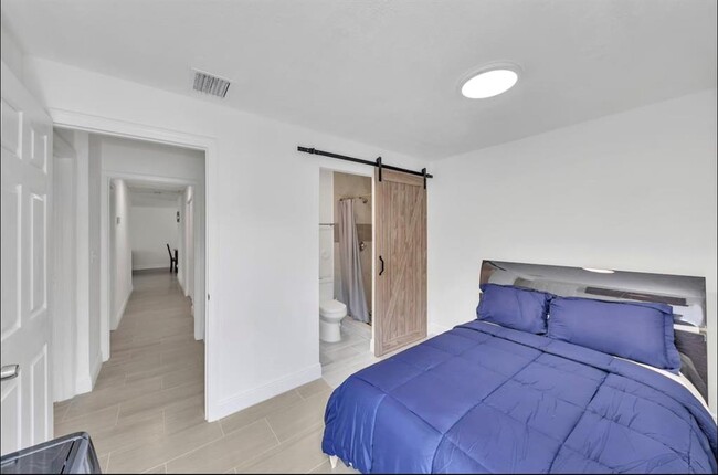 Building Photo - 4174 SW 51st St
